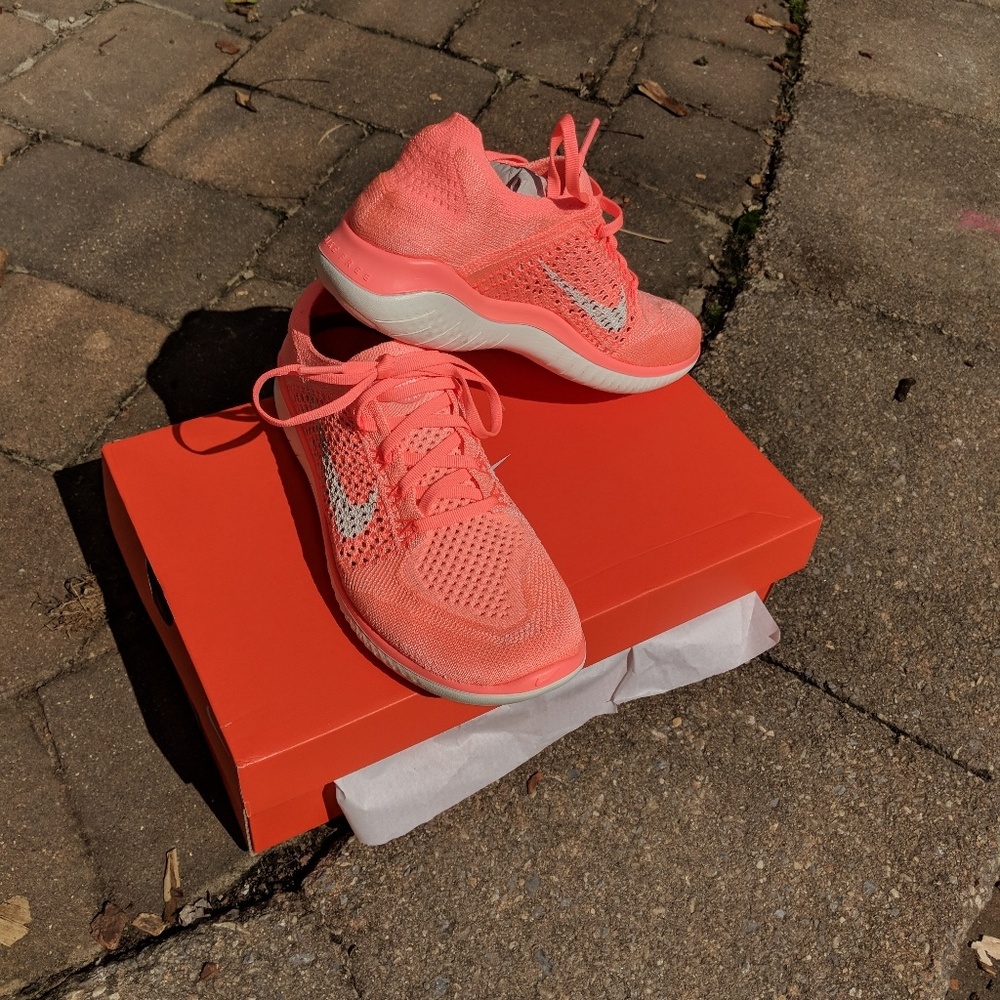 NWT Womens Nike Free RN Flyknit 2018 - Picture 3 of 8
